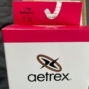 NWT Aetrex size 7 L720, speed orthotics